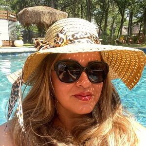 Meet your Posher, Yvette